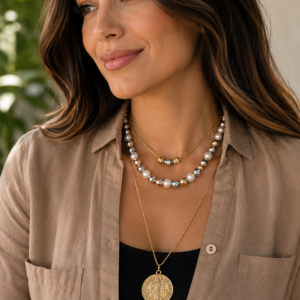 Mix de Colares com Chocker de Berloques, Colar de Bolas e Colar Longo de São Bento